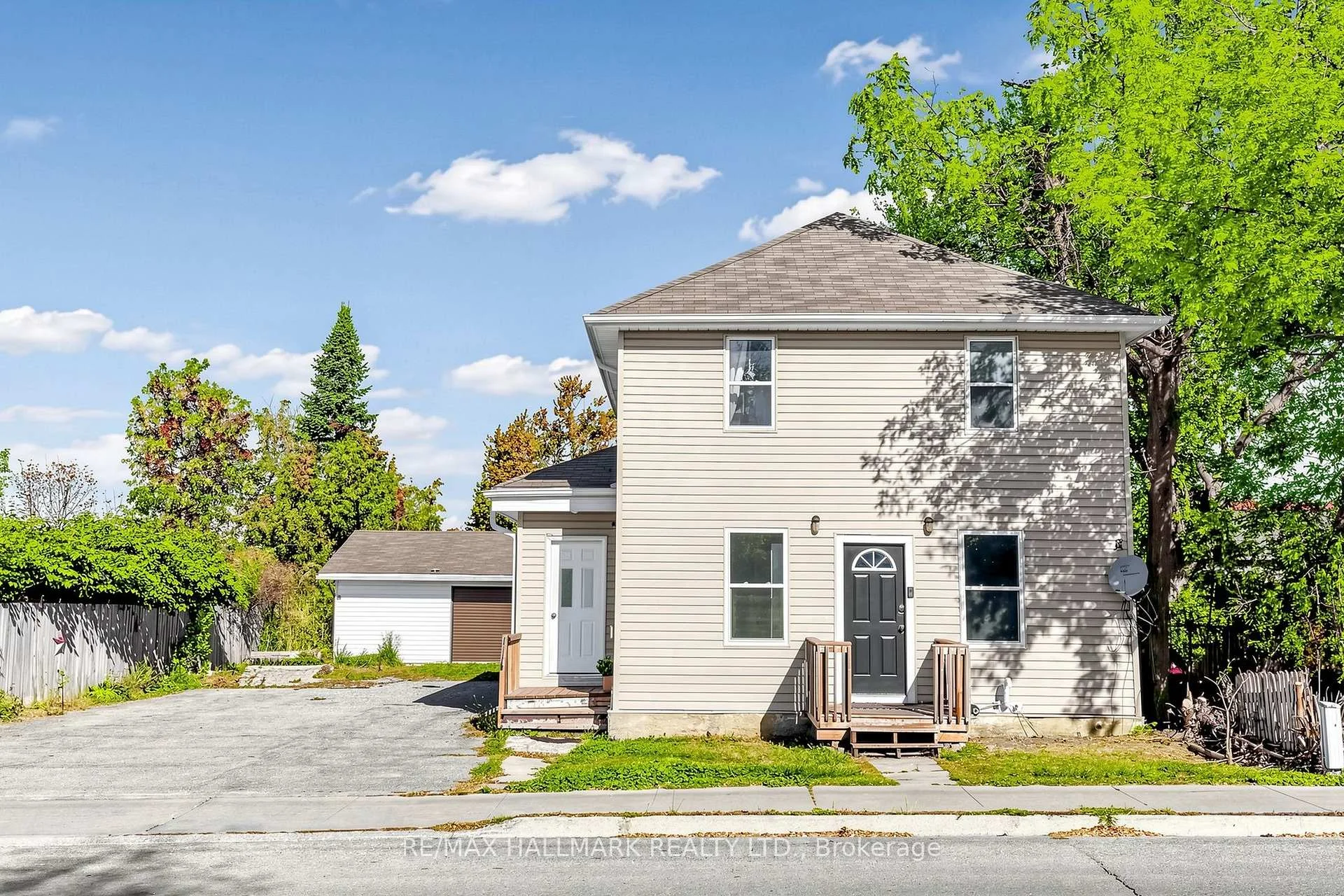 Photo 2 of 4 Mary Street, Kawartha Lakes, Lindsay — HOMEH