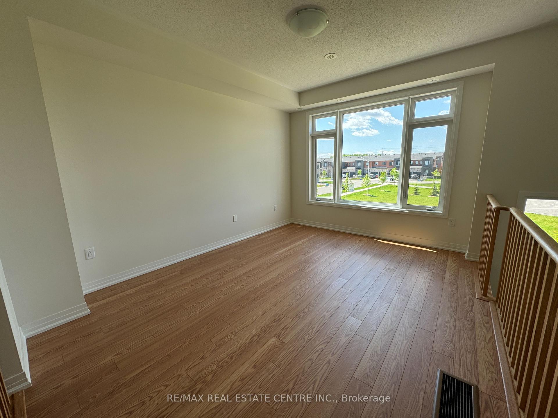 Photo 5 of 5 Cherry Hill Lane, Barrie, Painswick South — HOMEH