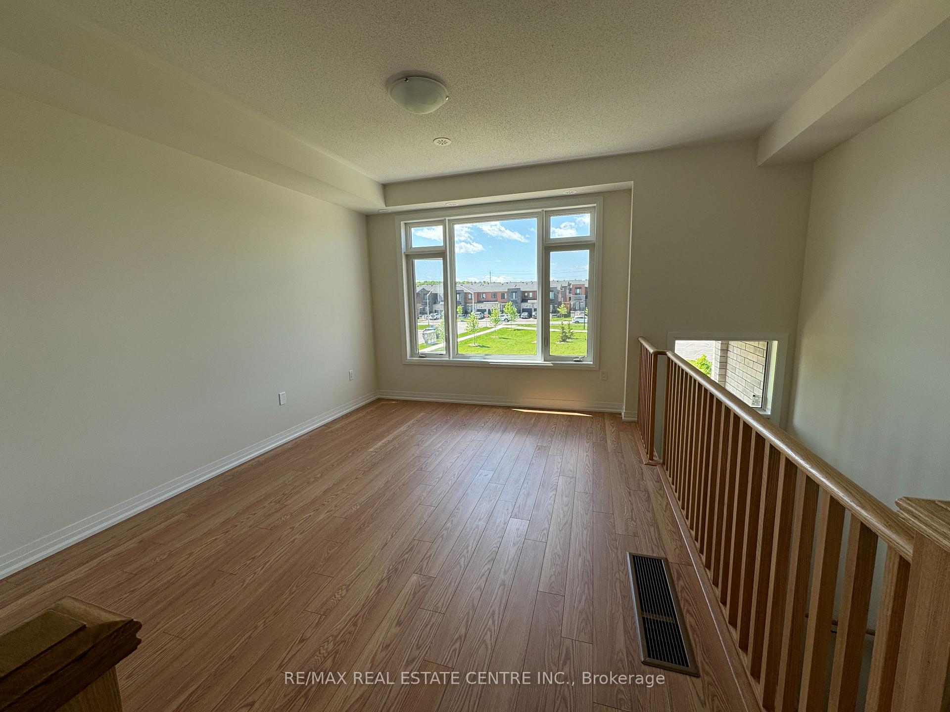Photo 6 of 5 Cherry Hill Lane, Barrie, Painswick South — HOMEH