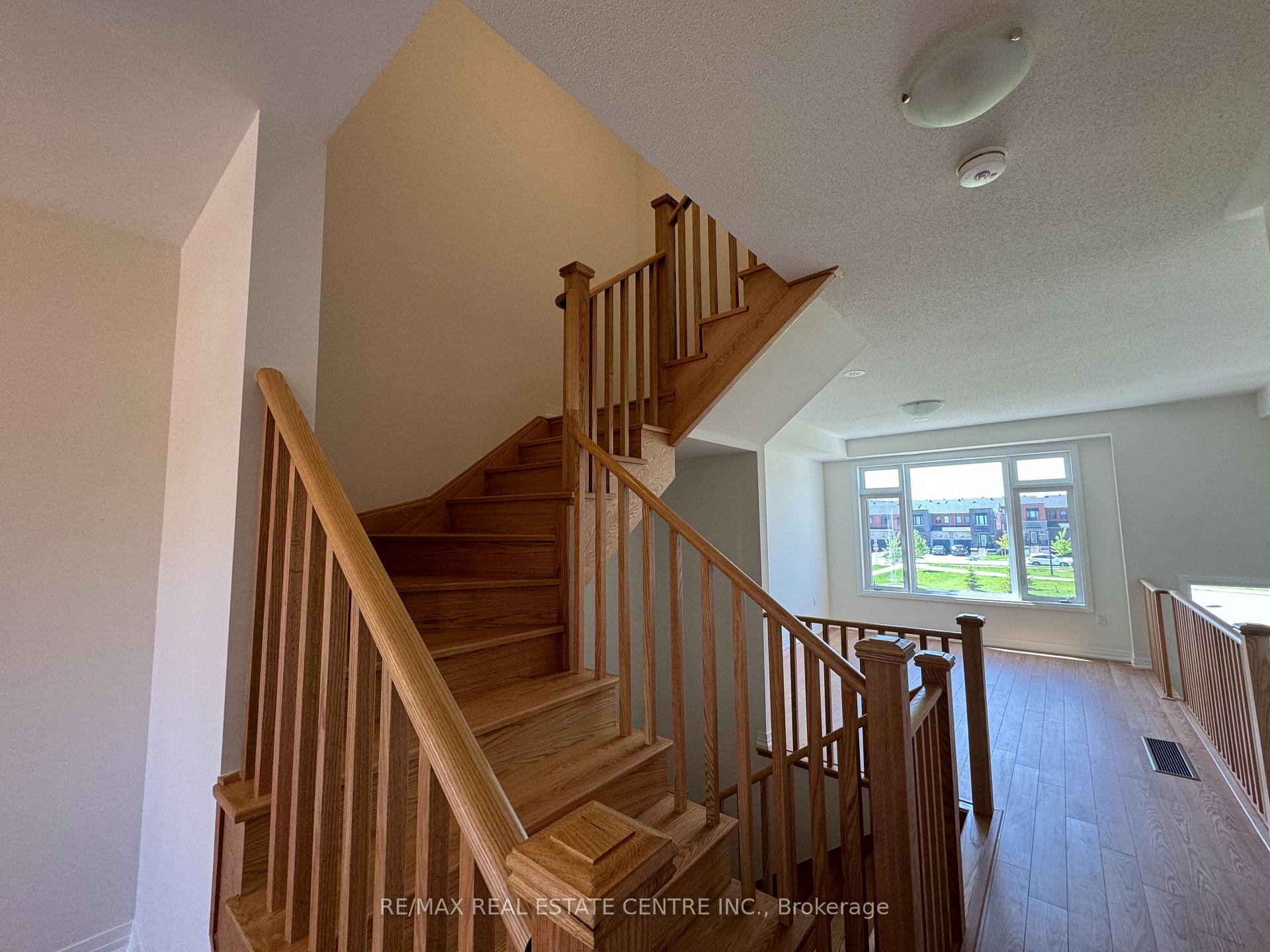 Photo 11 of 5 Cherry Hill Lane, Barrie, Painswick South — HOMEH
