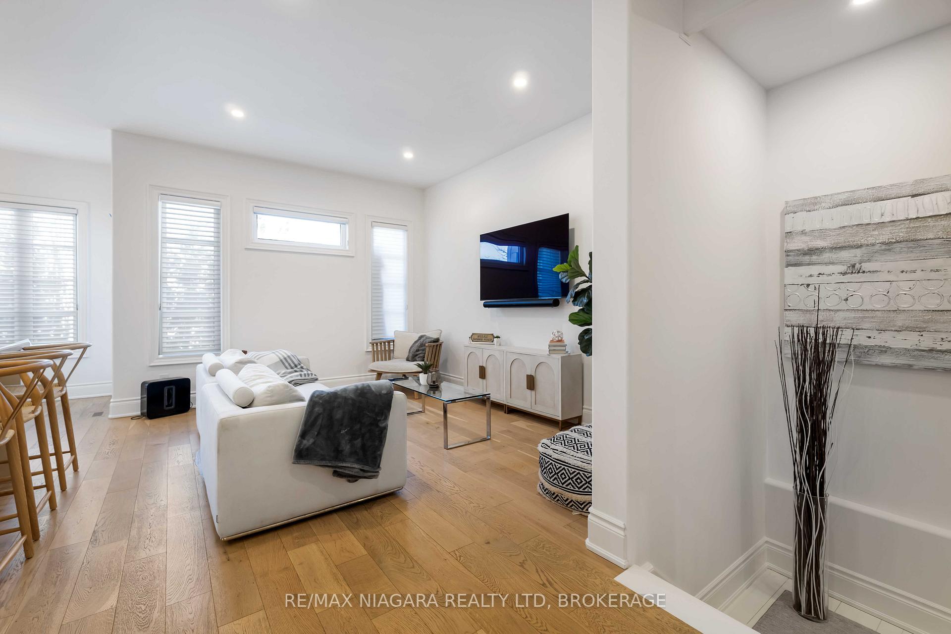 Photo 8 of Unit 7, 15 Arbourvale Common Road, St. Catharines, Glendale/Glenridge — HOMEH