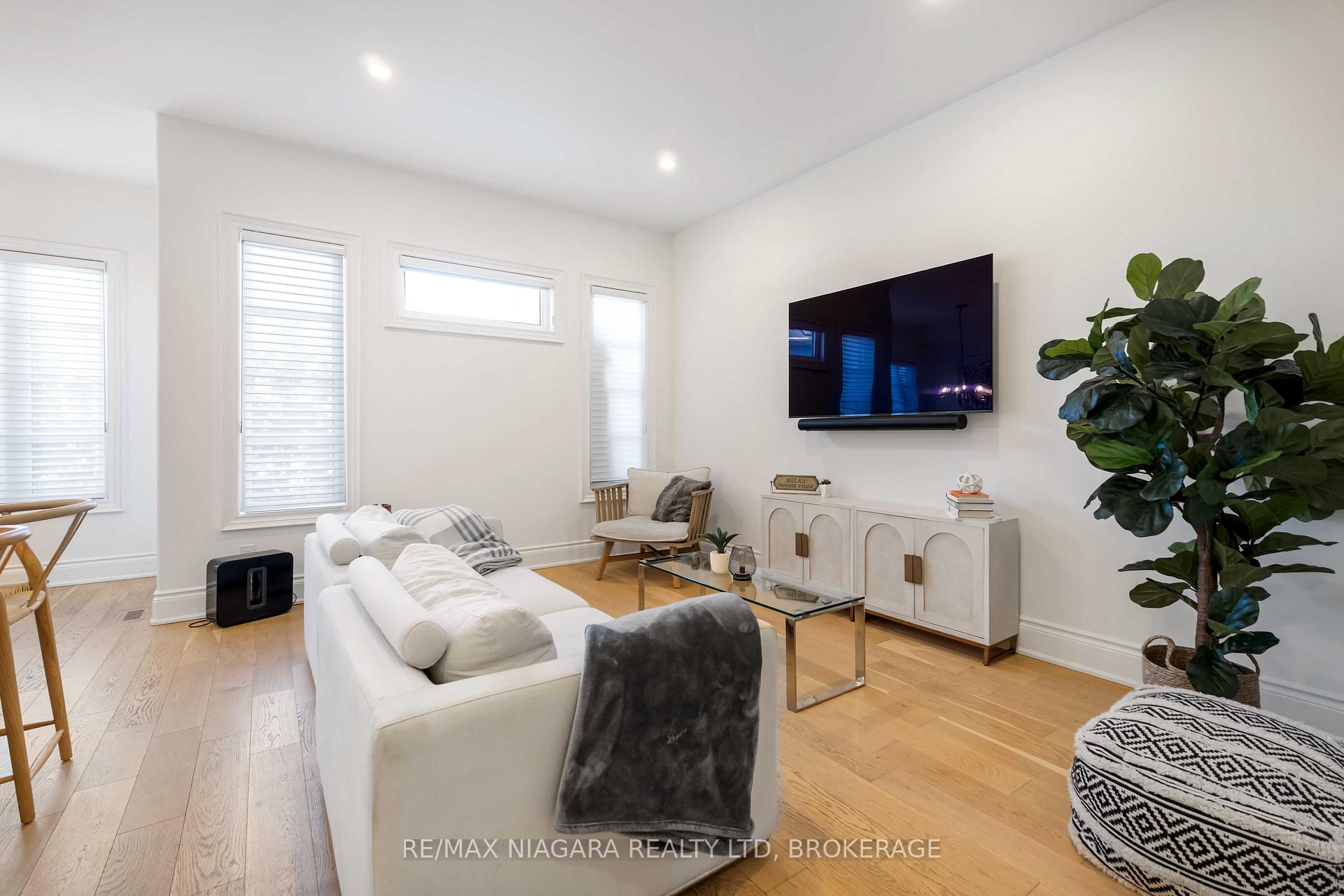 Photo 9 of Unit 7, 15 Arbourvale Common Road, St. Catharines, Glendale/Glenridge — HOMEH
