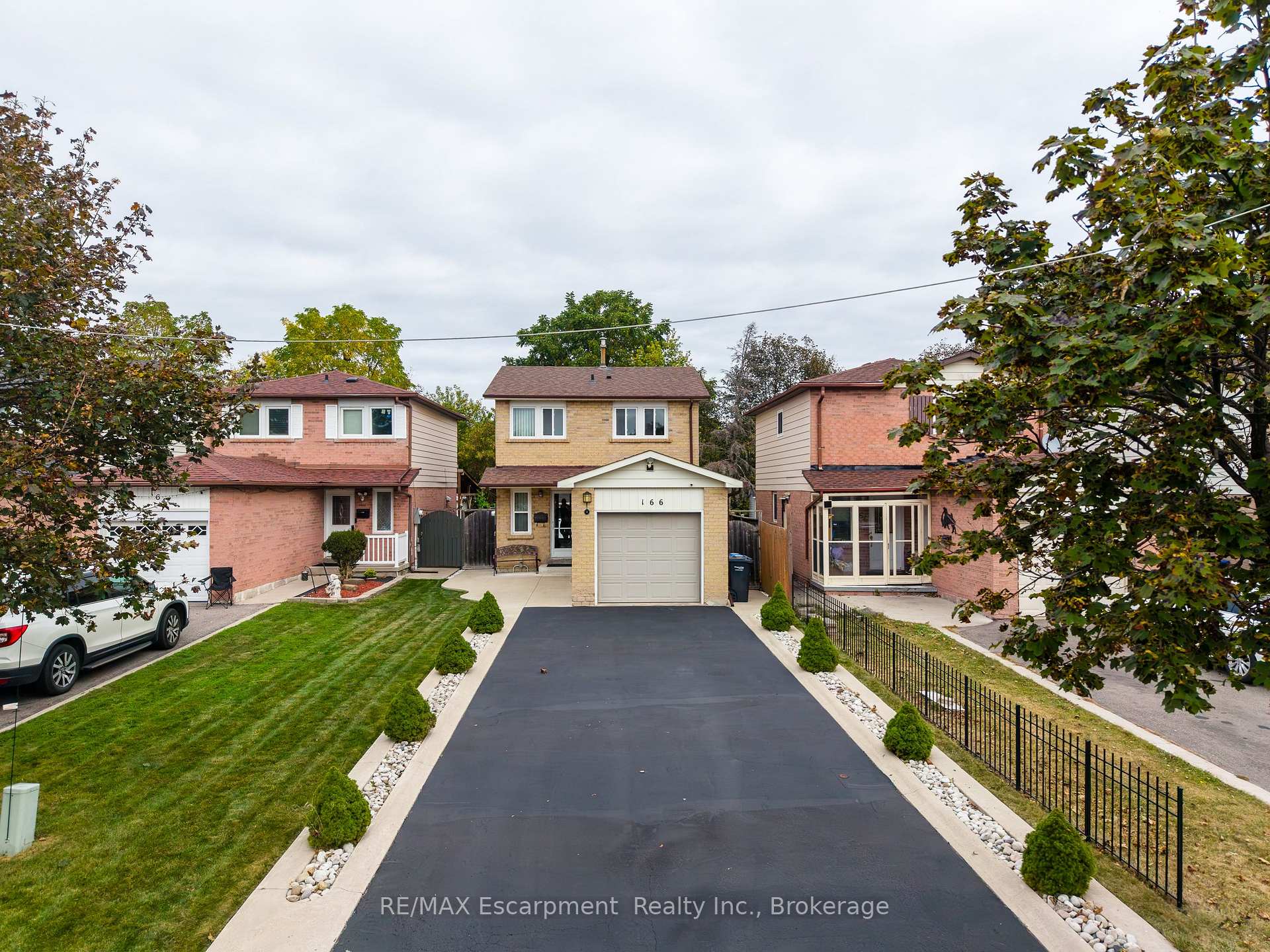 Photo 2 of 166 Martindale Crescent, Brampton, Brampton West — HOMEH