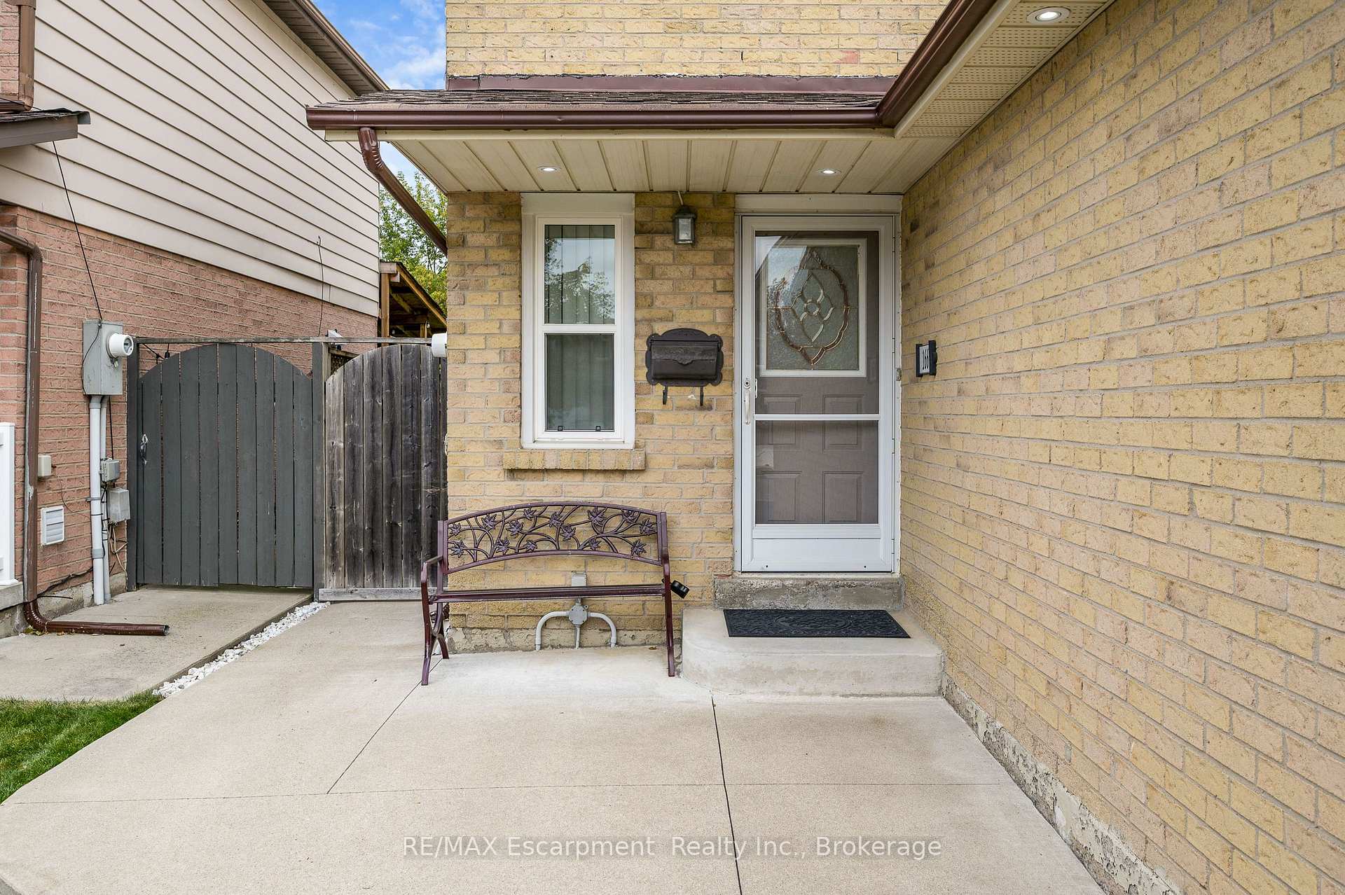 Photo 3 of 166 Martindale Crescent, Brampton, Brampton West — HOMEH