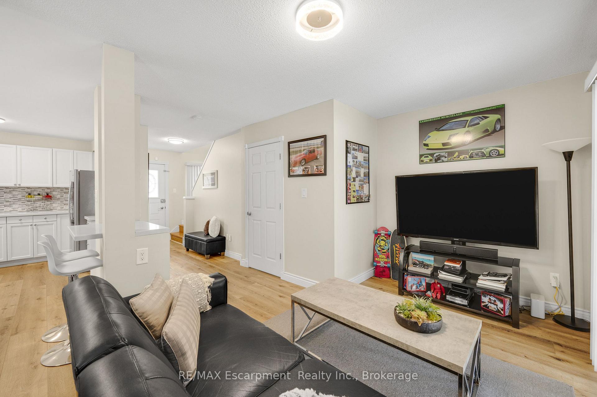 Photo 7 of 166 Martindale Crescent, Brampton, Brampton West — HOMEH