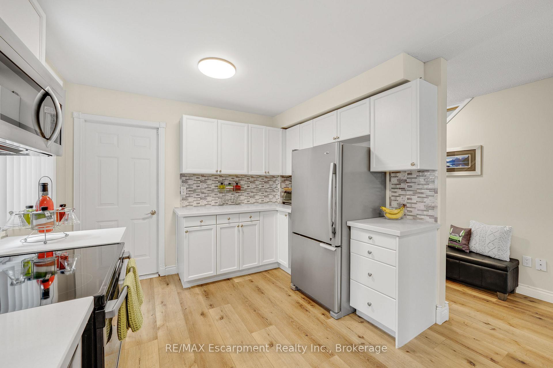 Photo 12 of 166 Martindale Crescent, Brampton, Brampton West — HOMEH