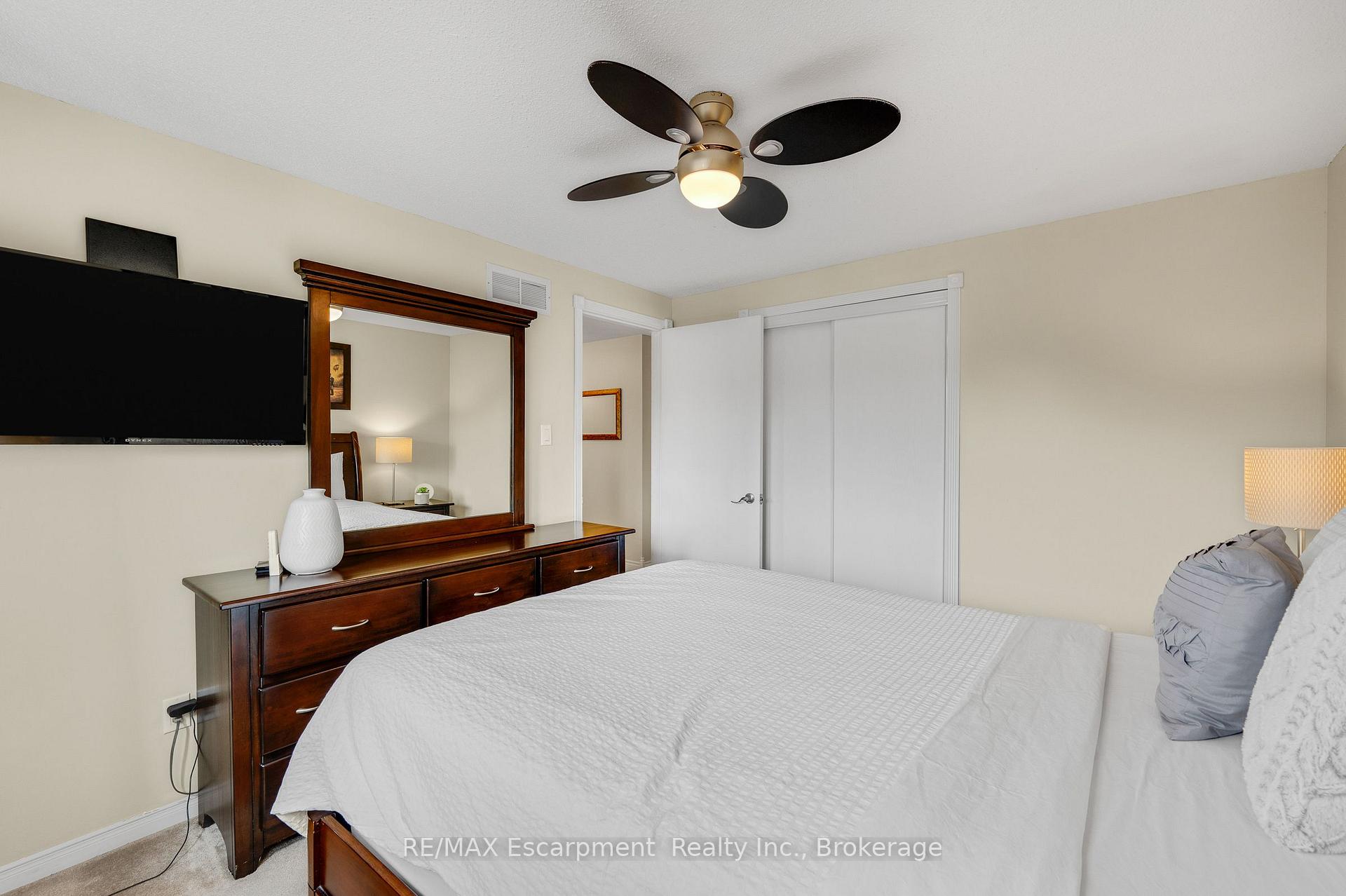 Photo 17 of 166 Martindale Crescent, Brampton, Brampton West — HOMEH