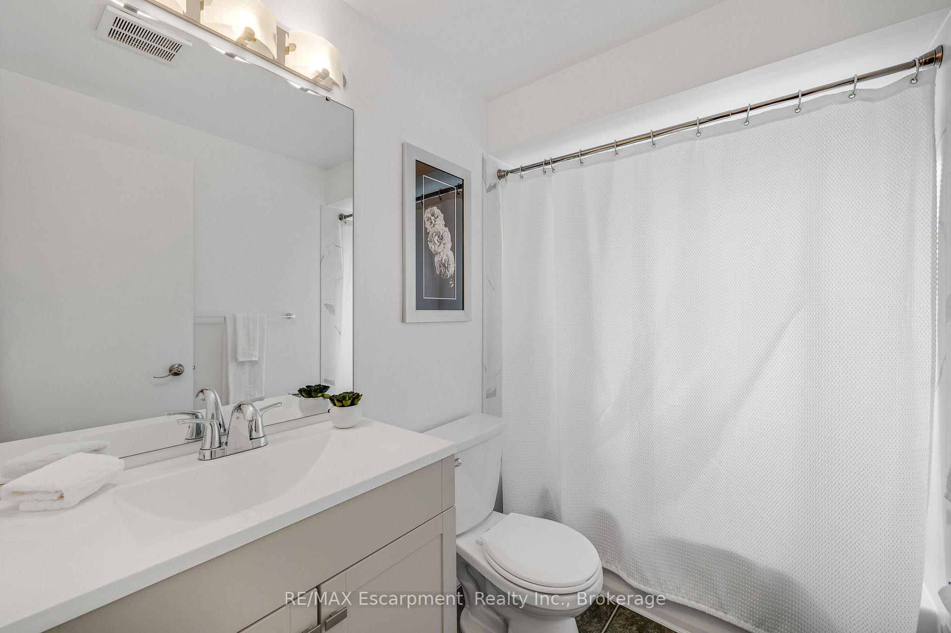 Photo 22 of 166 Martindale Crescent, Brampton, Brampton West — HOMEH