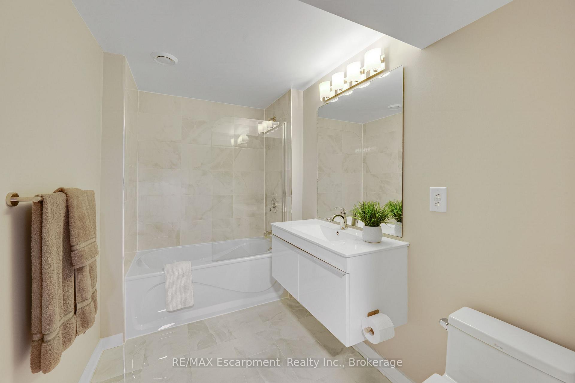 Photo 25 of 166 Martindale Crescent, Brampton, Brampton West — HOMEH