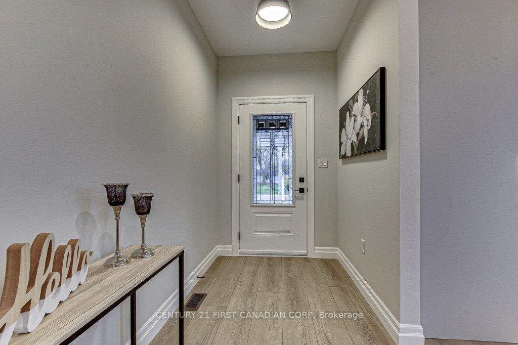 Photo 3 of 163 Elgin Avenue E, Goderich, Goderich (Town) — HOMEH