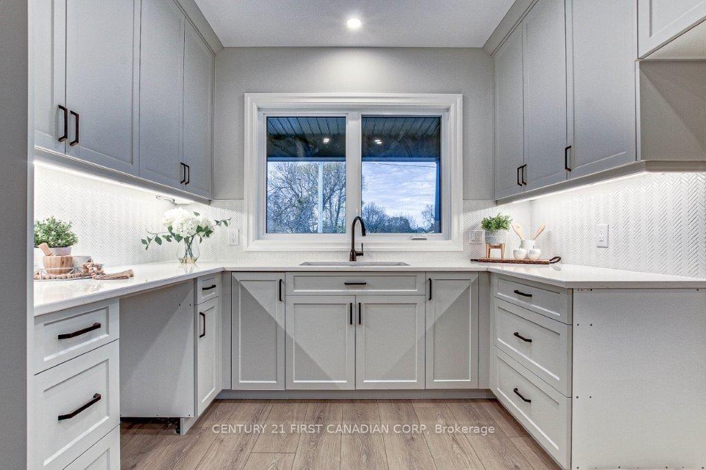 Photo 9 of 163 Elgin Avenue E, Goderich, Goderich (Town) — HOMEH