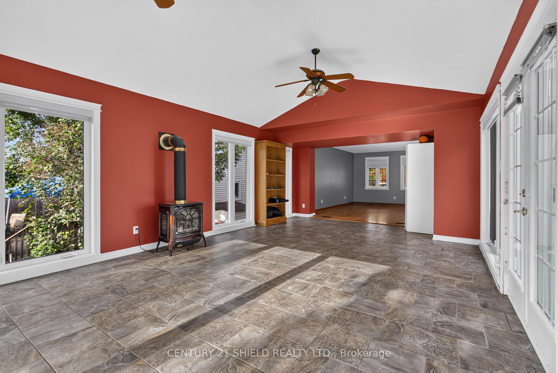 Photo 4 of 868 Laflin Street, Cornwall, Cornwall — HOMEH