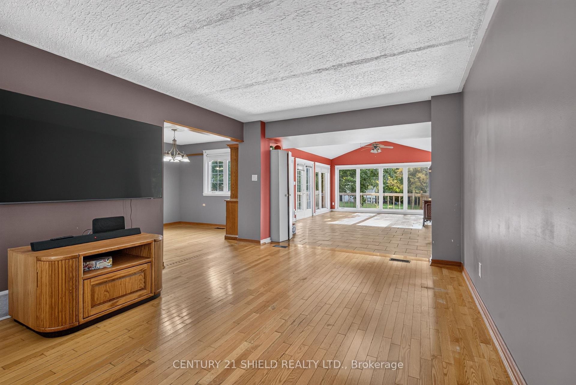 Photo 8 of 868 Laflin Street, Cornwall, Cornwall — HOMEH