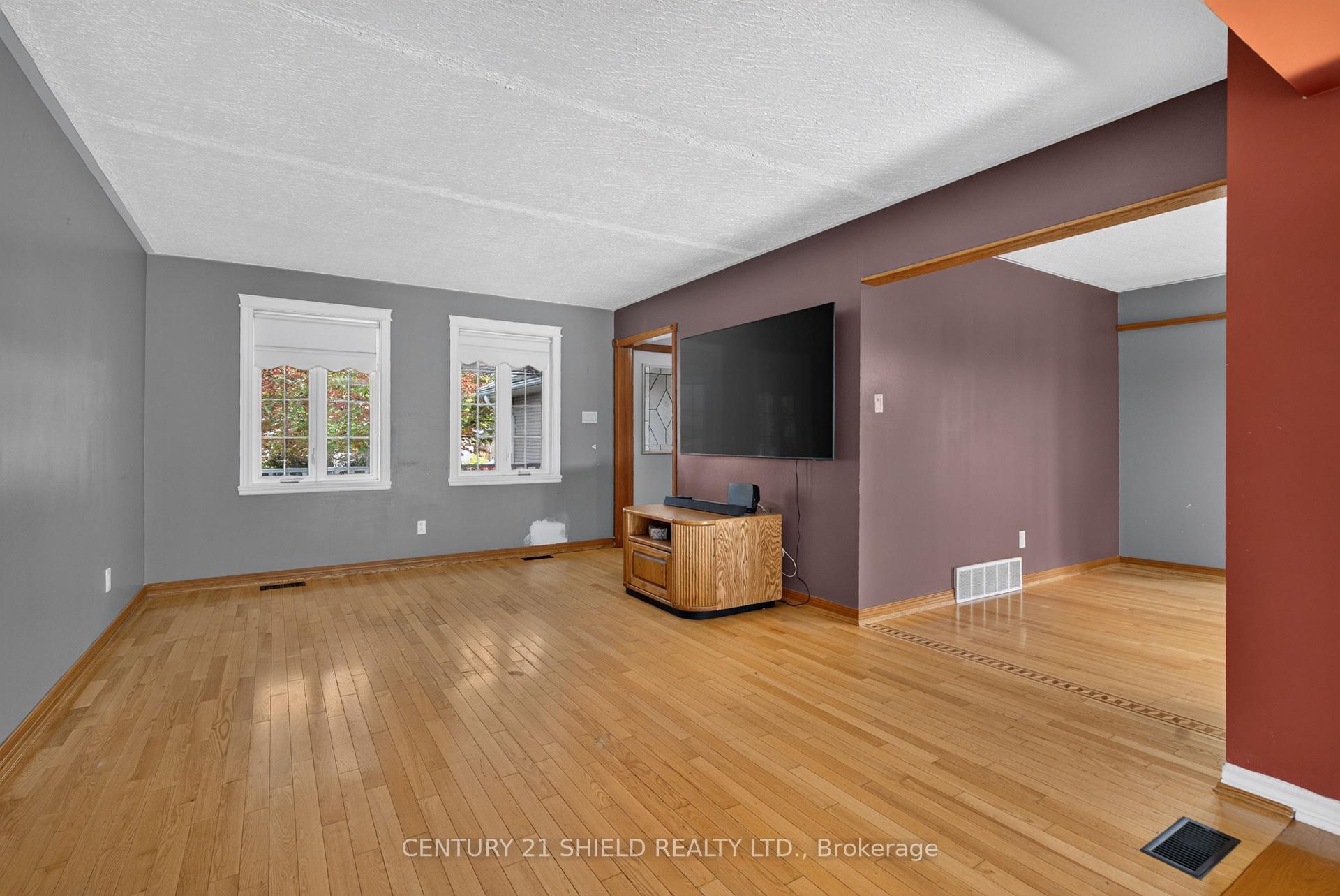 Photo 10 of 868 Laflin Street, Cornwall, Cornwall — HOMEH