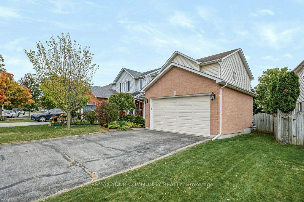 Photo 2 of 37 Brownstone Crescent, Clarington, Courtice — HOMEH
