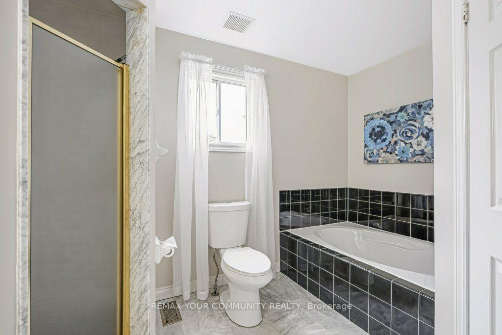 Photo 23 of 37 Brownstone Crescent, Clarington, Courtice — HOMEH