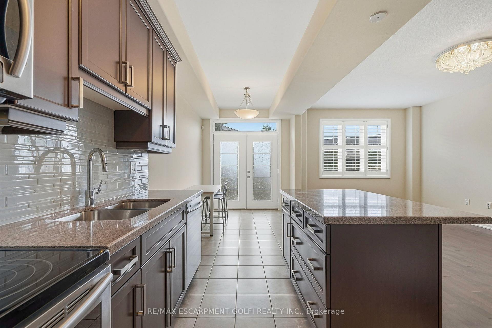 Photo 11 of 8 Rouley Lane, Hamilton, Ancaster — HOMEH