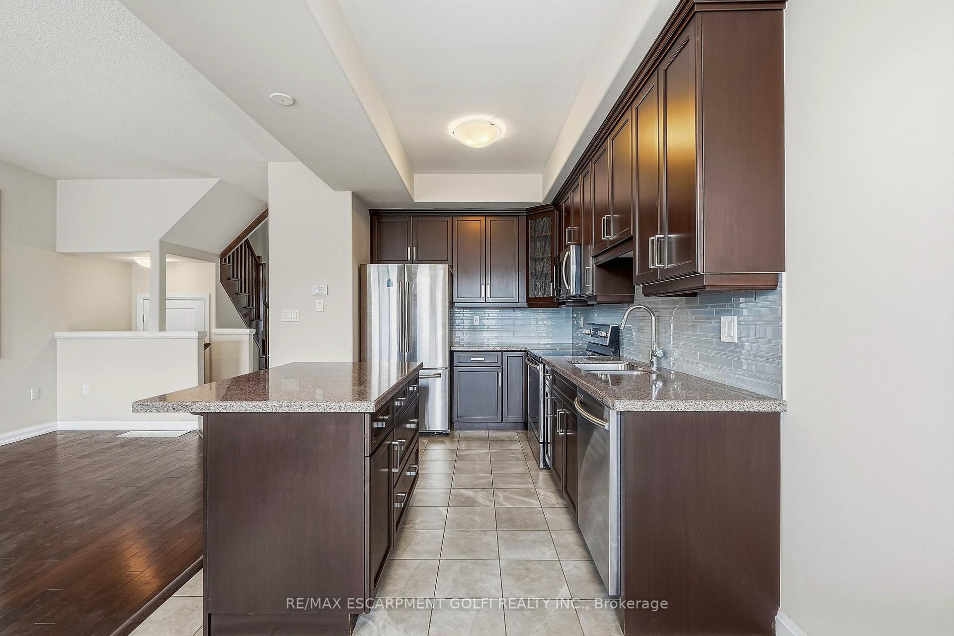 Photo 13 of 8 Rouley Lane, Hamilton, Ancaster — HOMEH