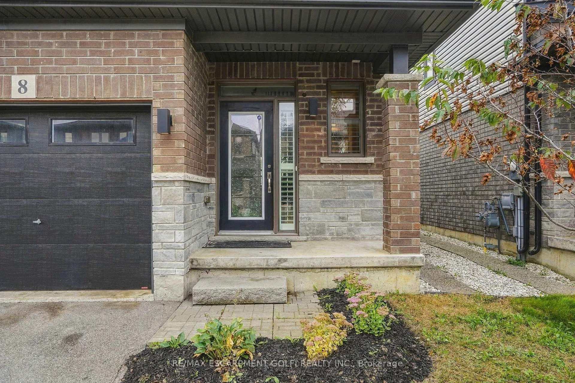 Photo 4 of 8 Rouley Lane, Hamilton, Ancaster — HOMEH