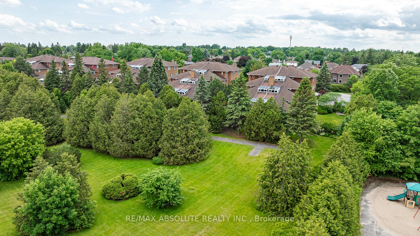 Photo 5 of 206 Stratas Court, Ottawa, Kanata - Katimavik — HOMEH