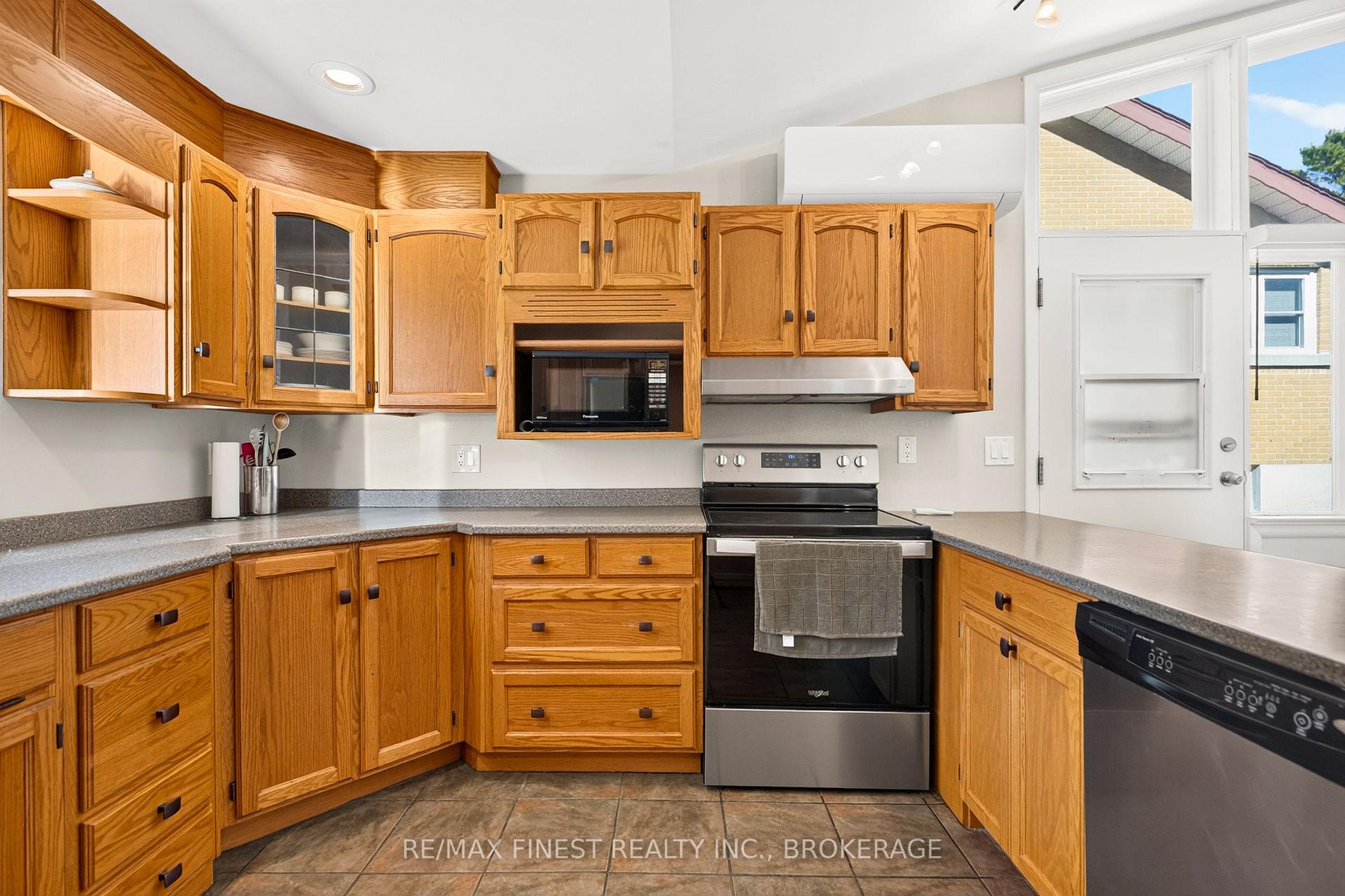 Photo 15 of 19 Wolfe Street, Kingston, Central City West — HOMEH