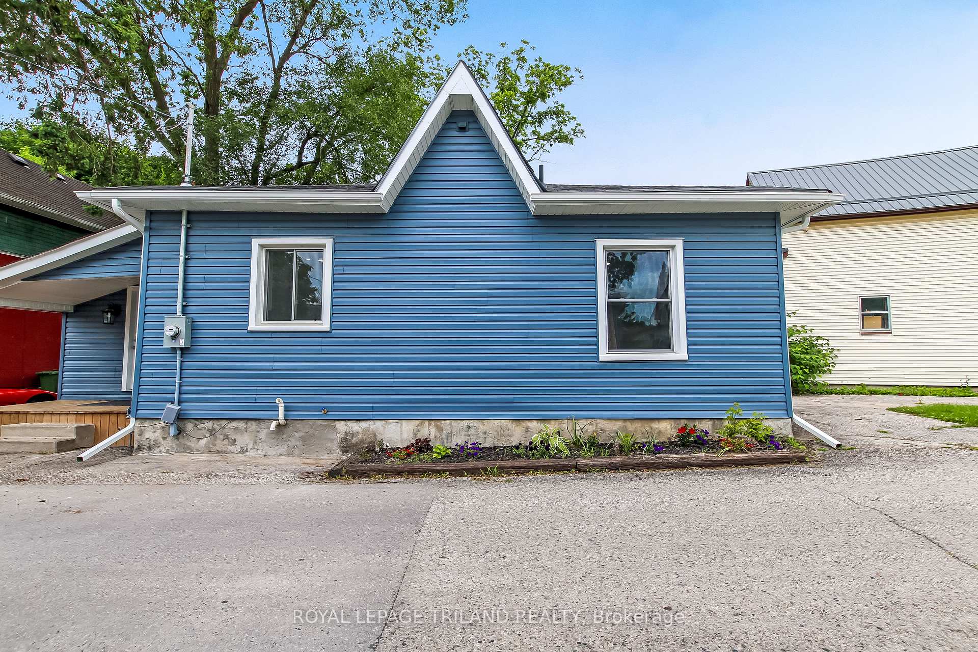 Photo 2 of 56 Mondamin Street, St. Thomas — HOMEH
