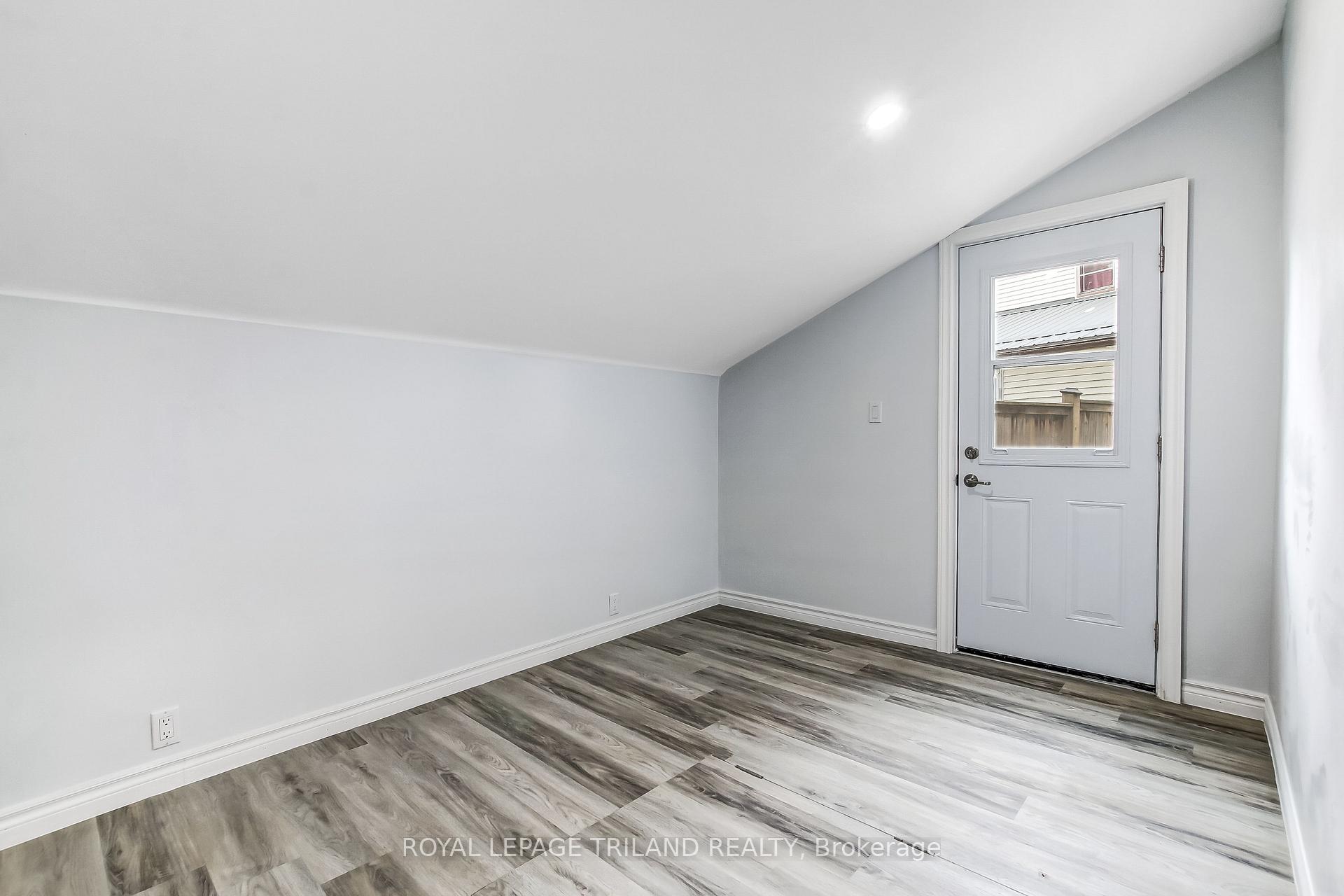Photo 6 of 56 Mondamin Street, St. Thomas — HOMEH