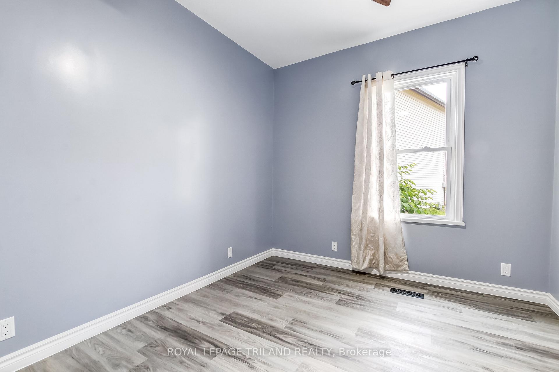Photo 15 of 56 Mondamin Street, St. Thomas — HOMEH