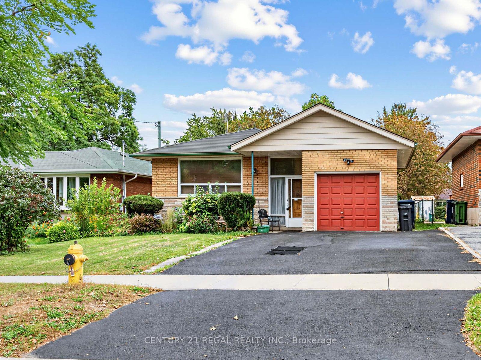 Photo 1 of 121 Janray Drive, Scarborough, Woburn — HOMEH
