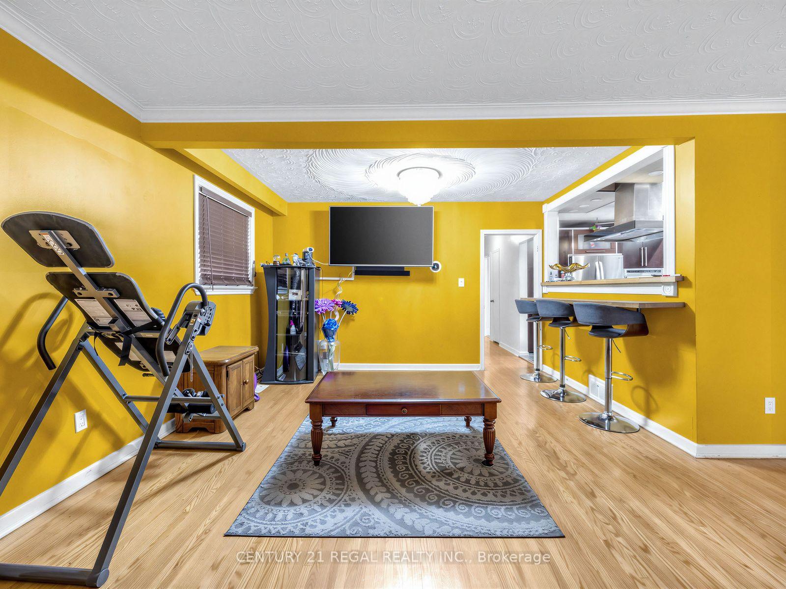 Photo 6 of 121 Janray Drive, Scarborough, Woburn — HOMEH