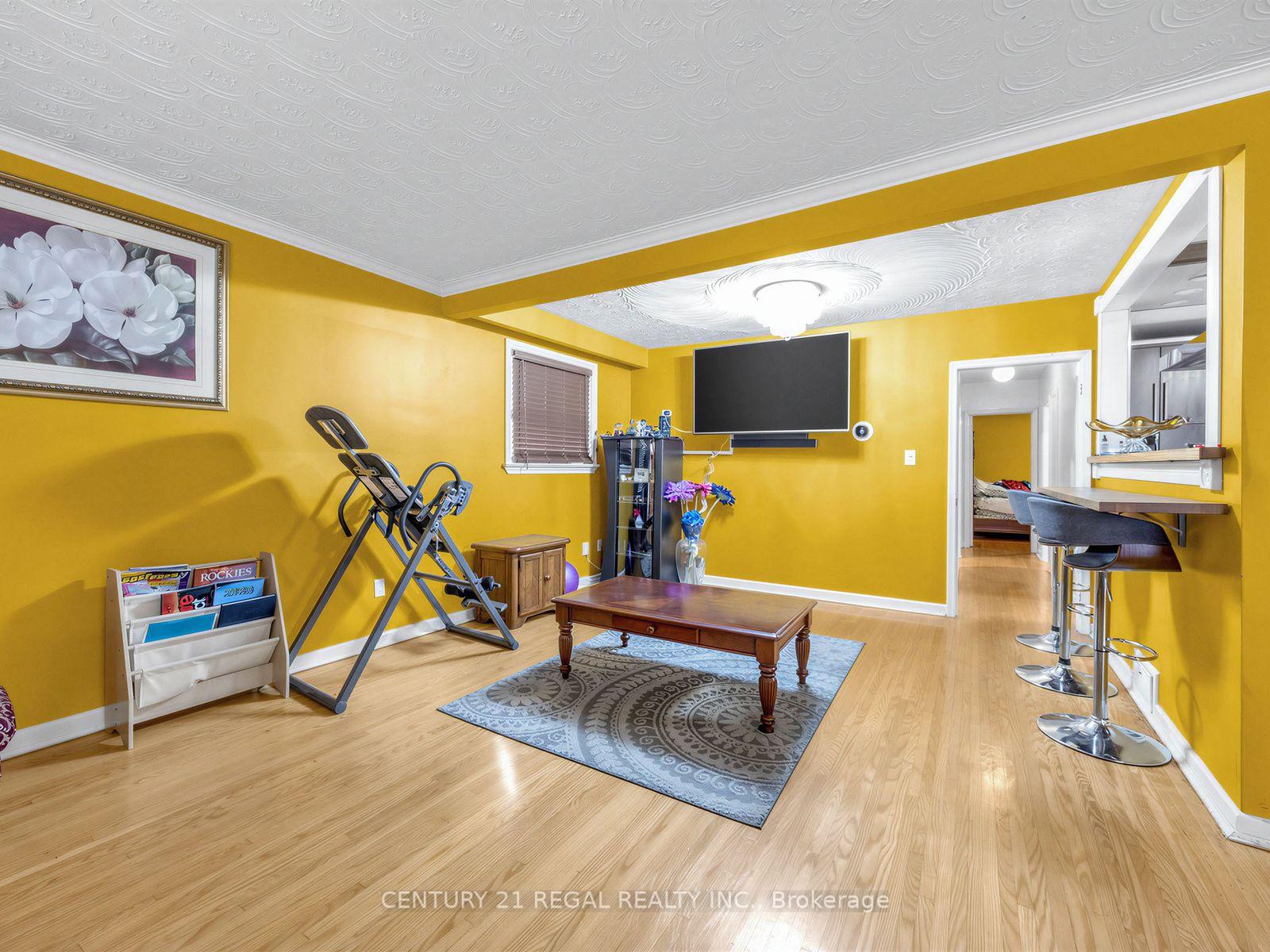 Photo 7 of 121 Janray Drive, Scarborough, Woburn — HOMEH