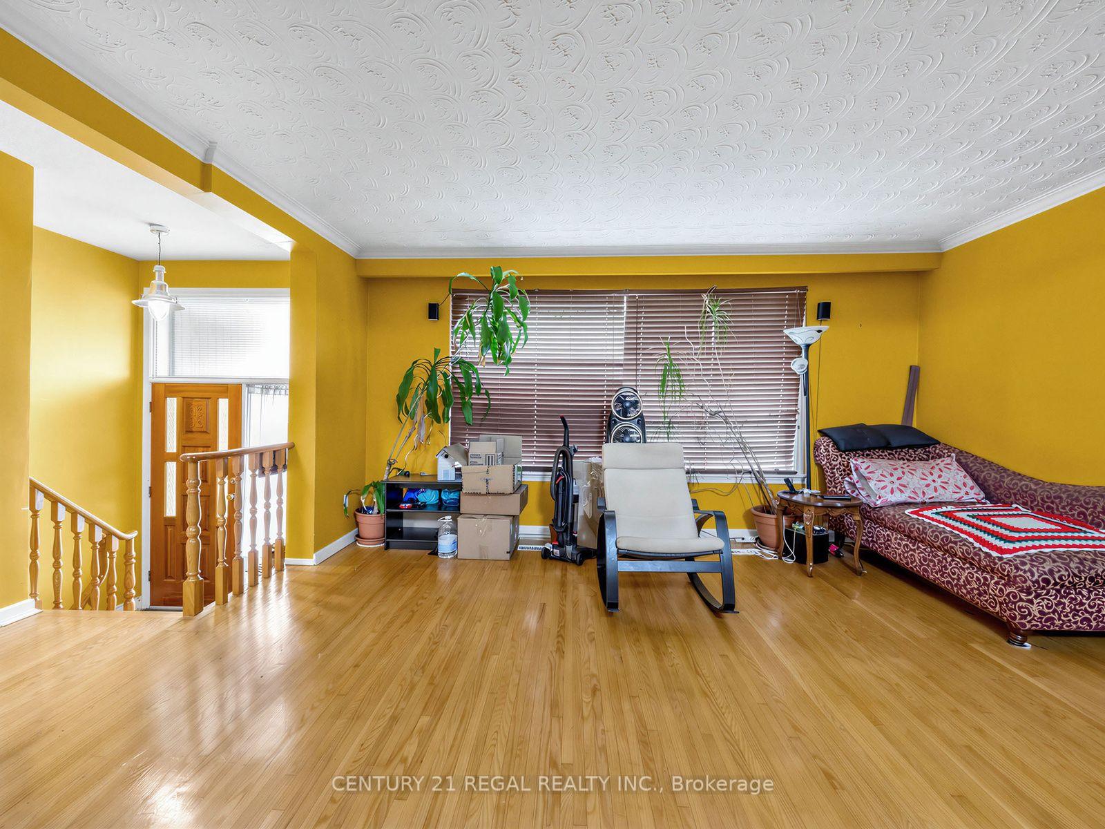 Photo 8 of 121 Janray Drive, Scarborough, Woburn — HOMEH