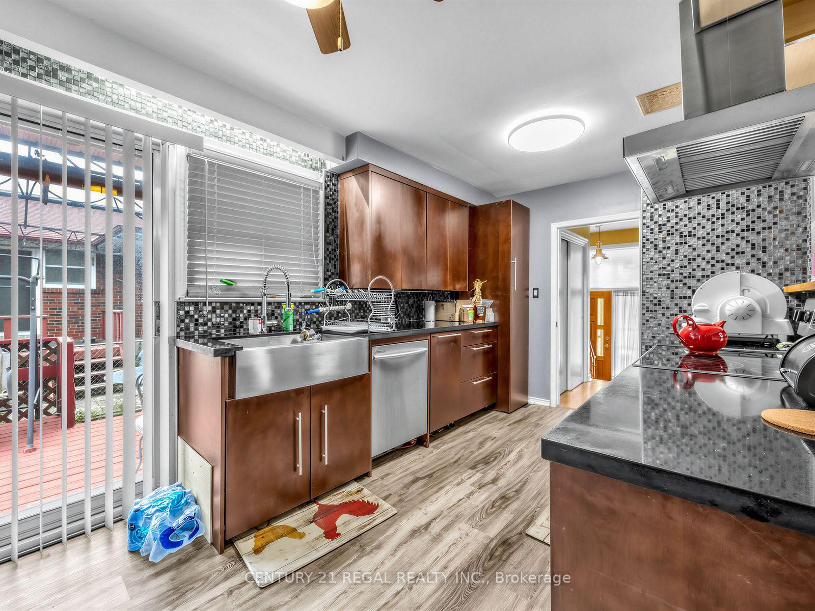 Photo 10 of 121 Janray Drive, Scarborough, Woburn — HOMEH