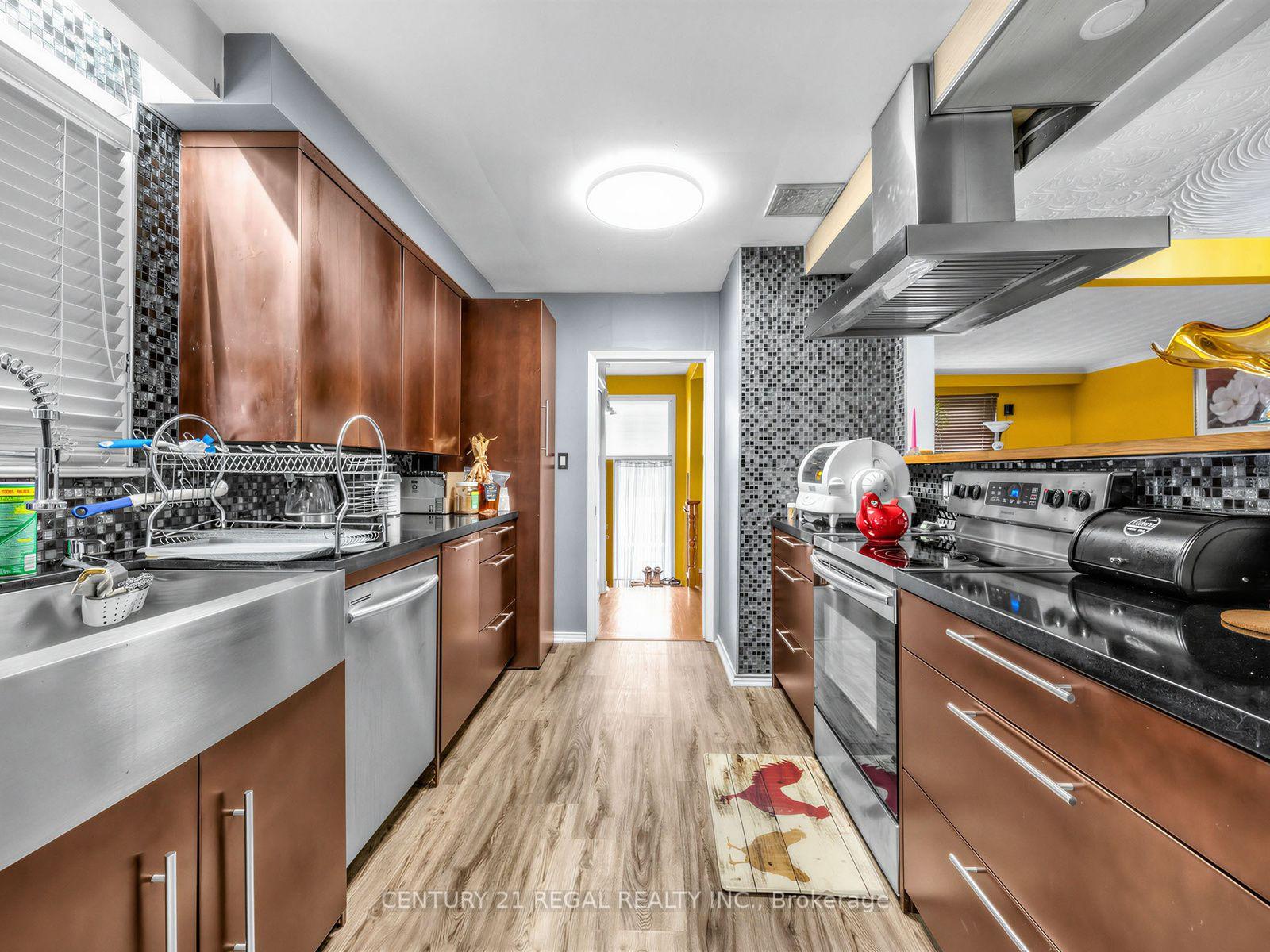 Photo 11 of 121 Janray Drive, Scarborough, Woburn — HOMEH