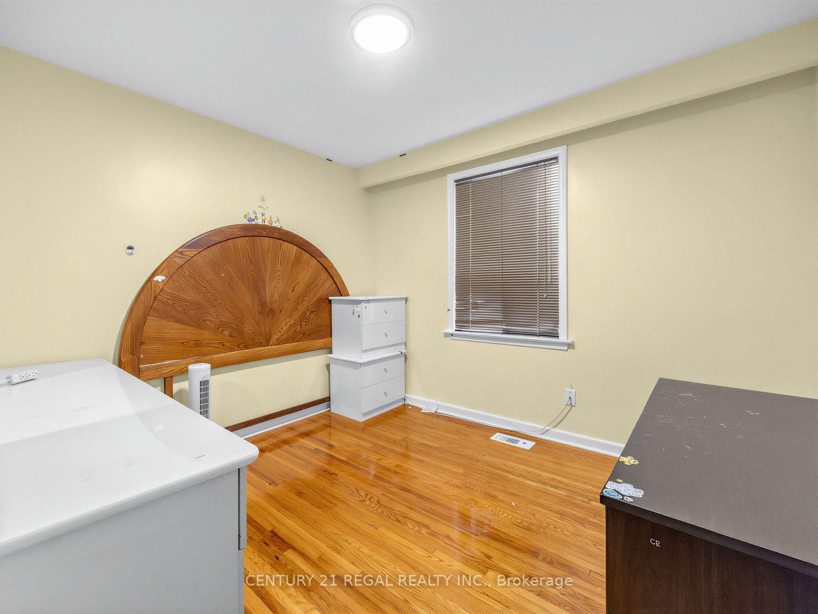 Photo 15 of 121 Janray Drive, Scarborough, Woburn — HOMEH