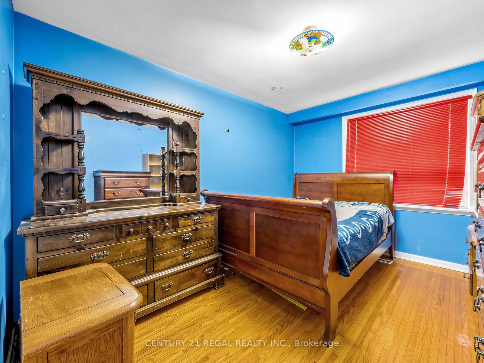 Photo 16 of 121 Janray Drive, Scarborough, Woburn — HOMEH