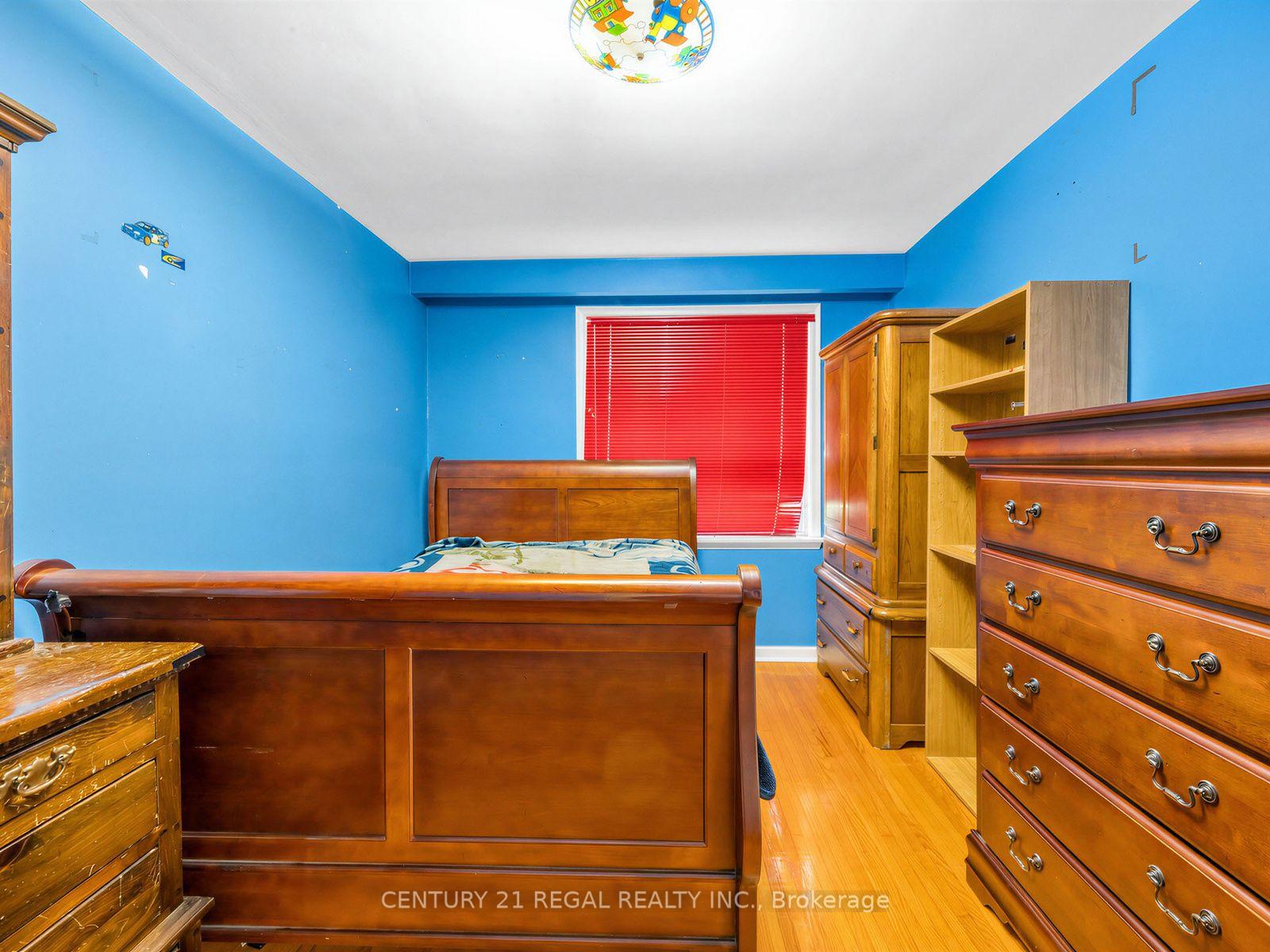 Photo 17 of 121 Janray Drive, Scarborough, Woburn — HOMEH