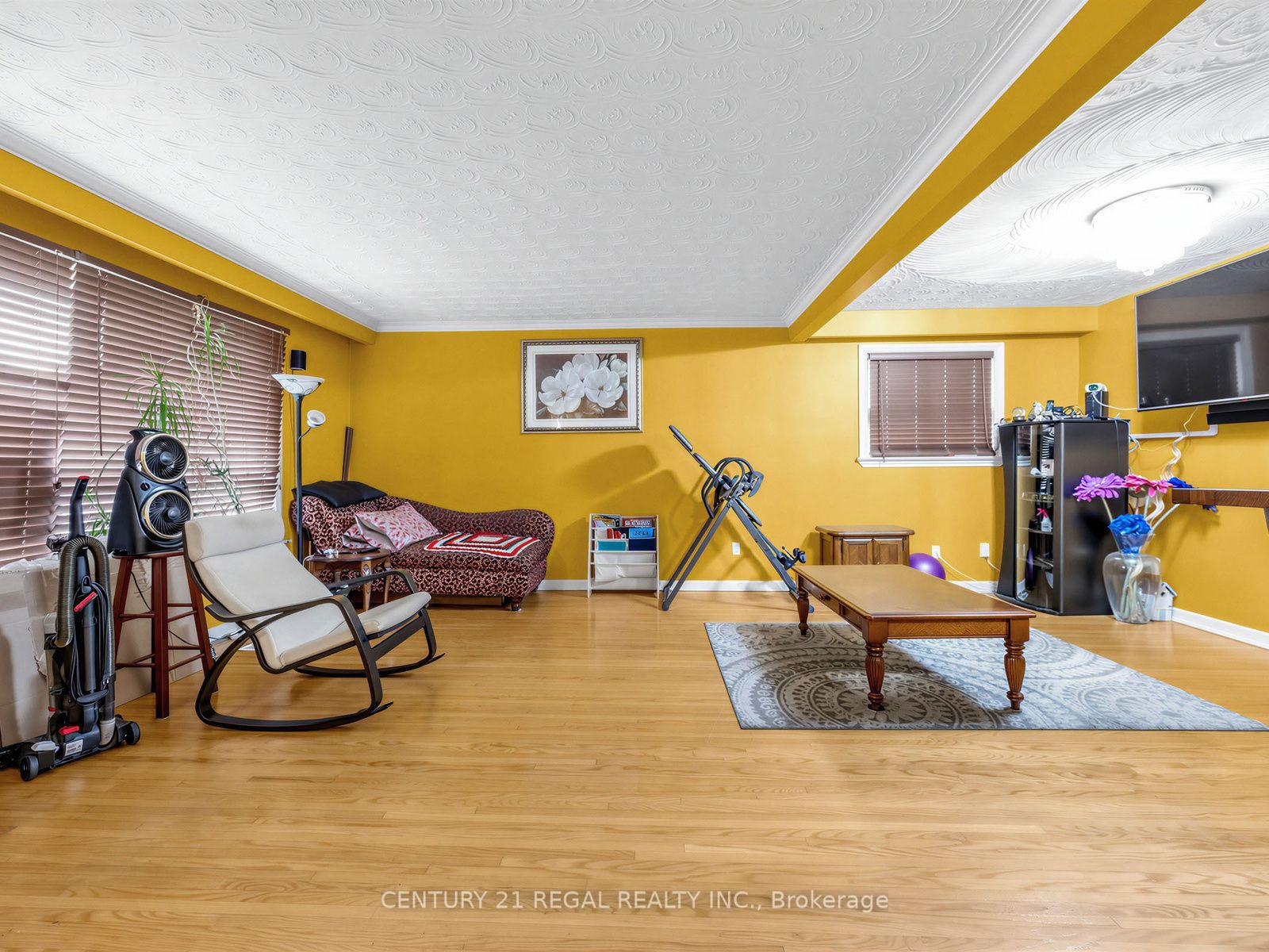Photo 21 of 121 Janray Drive, Scarborough, Woburn — HOMEH