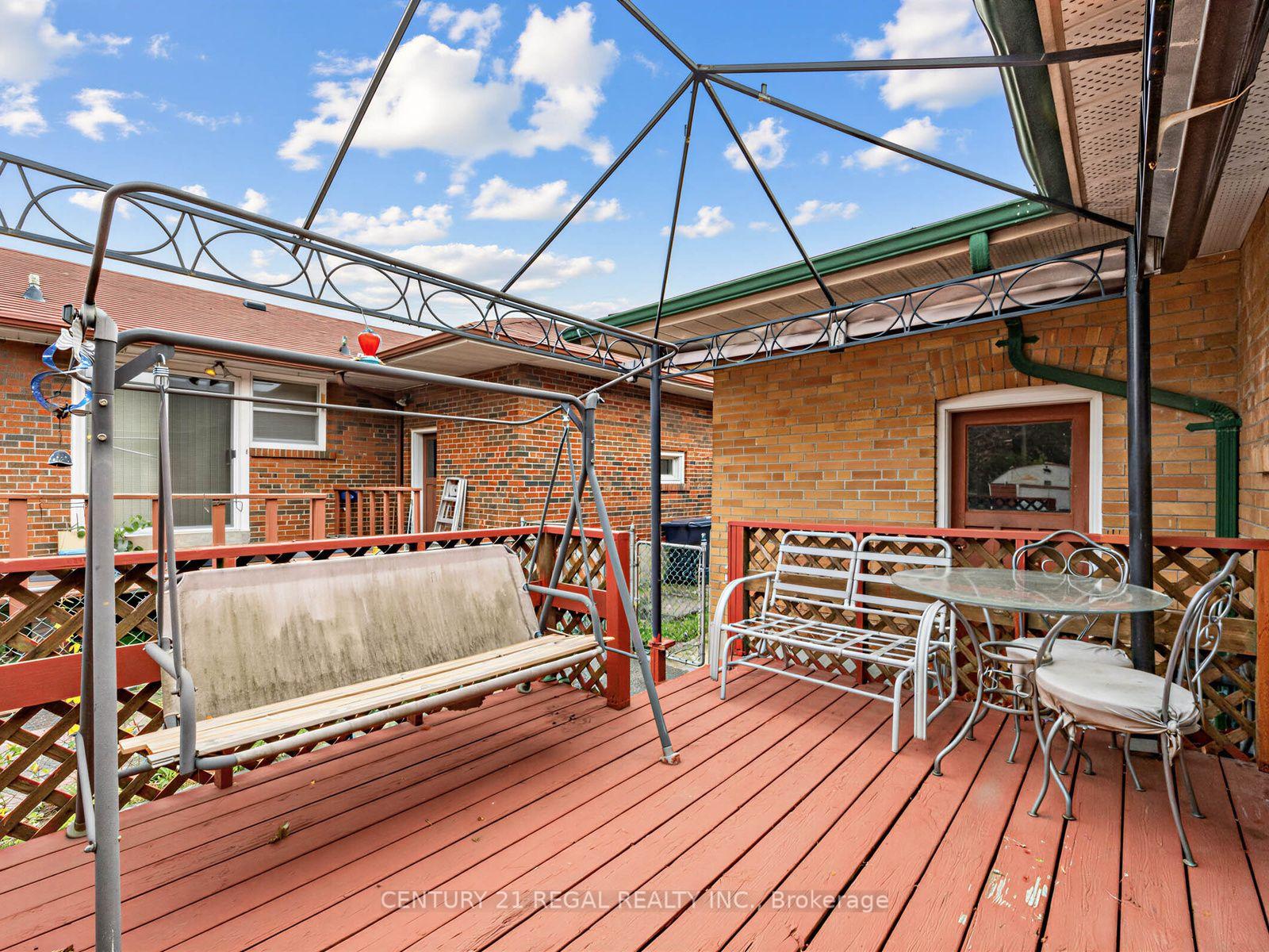 Photo 31 of 121 Janray Drive, Scarborough, Woburn — HOMEH