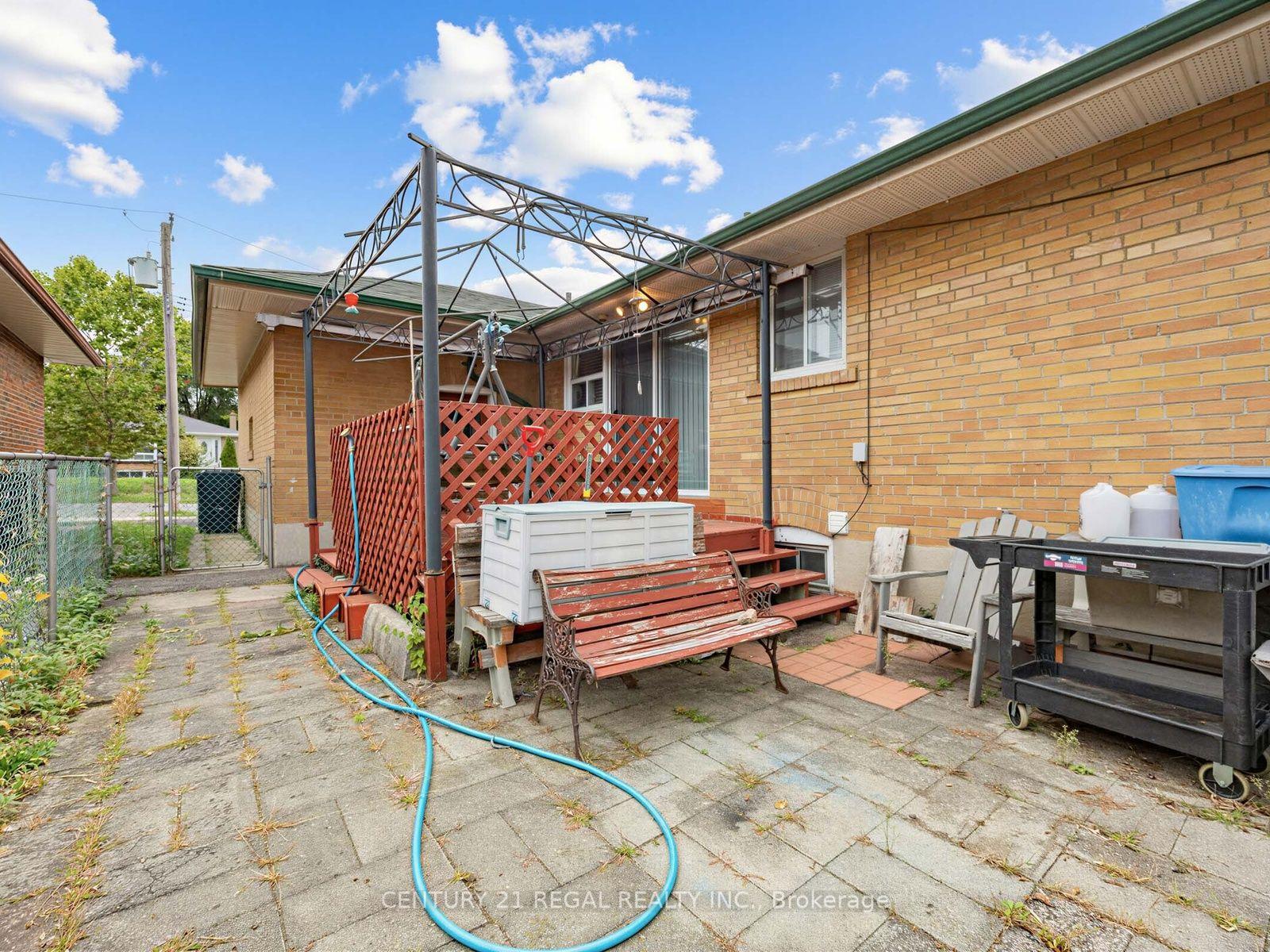 Photo 32 of 121 Janray Drive, Scarborough, Woburn — HOMEH
