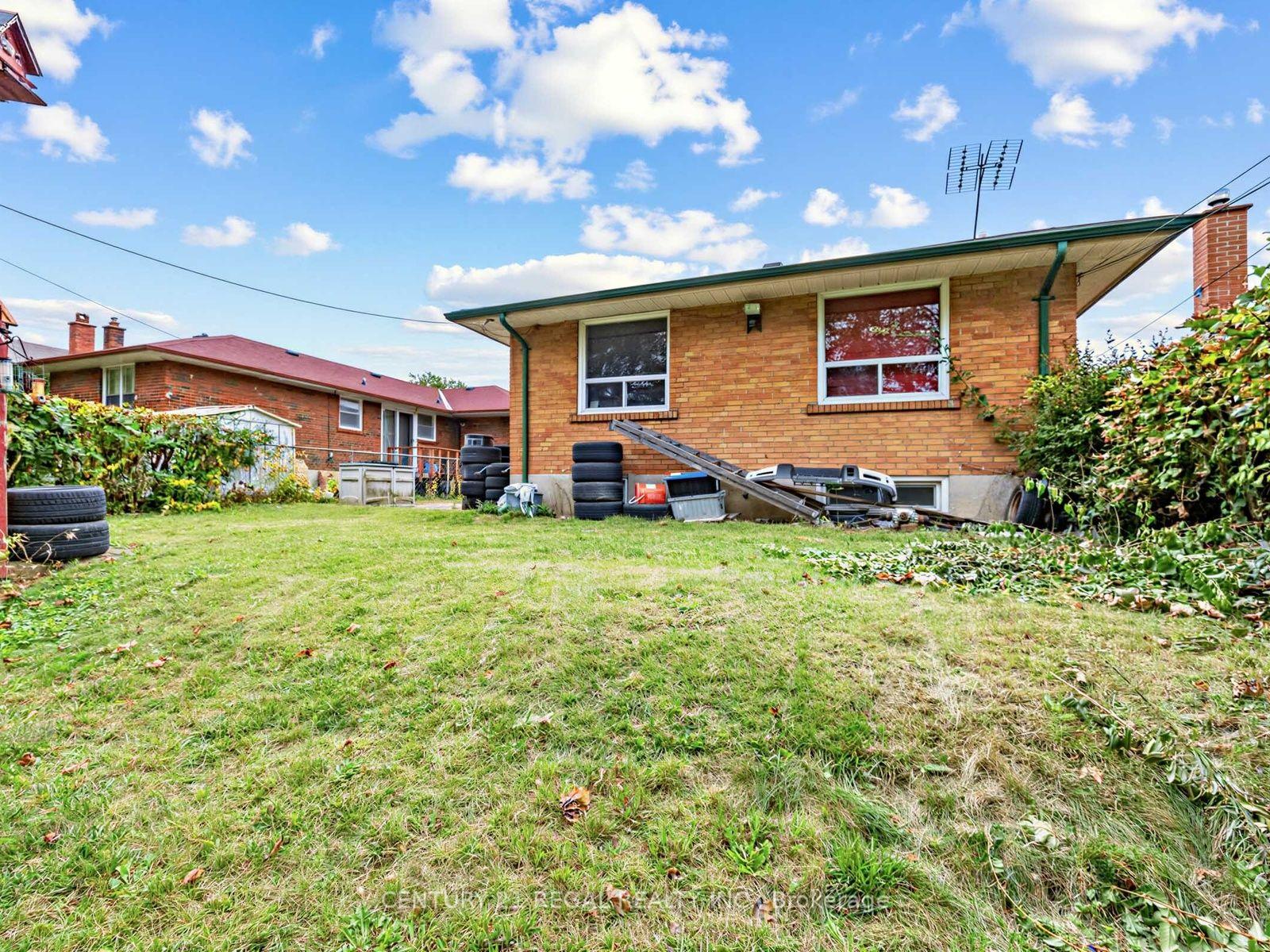 Photo 34 of 121 Janray Drive, Scarborough, Woburn — HOMEH