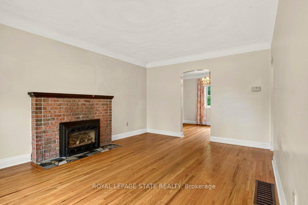 Photo 4 of 64 Tweedsmuir Avenue, Hamilton, Dundas — HOMEH