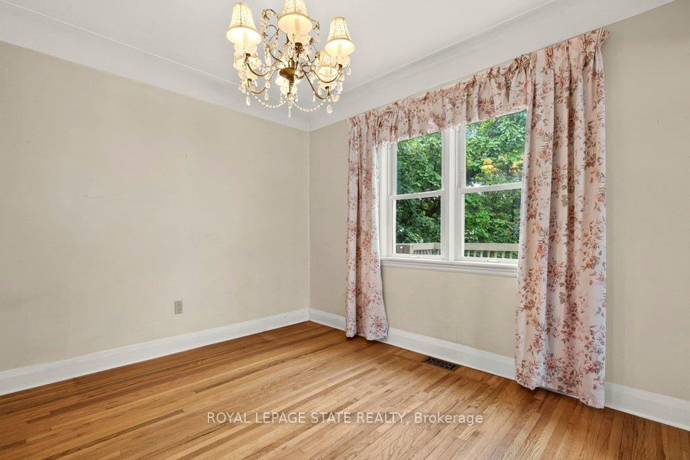 Photo 5 of 64 Tweedsmuir Avenue, Hamilton, Dundas — HOMEH
