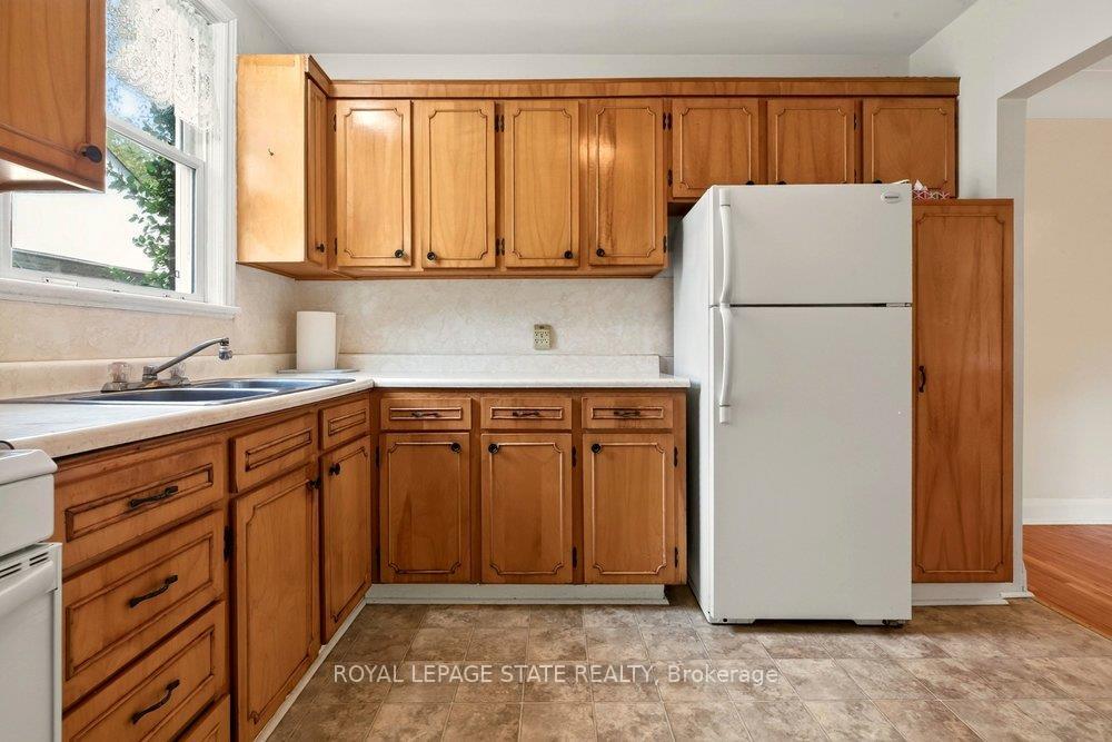 Photo 11 of 64 Tweedsmuir Avenue, Hamilton, Dundas — HOMEH