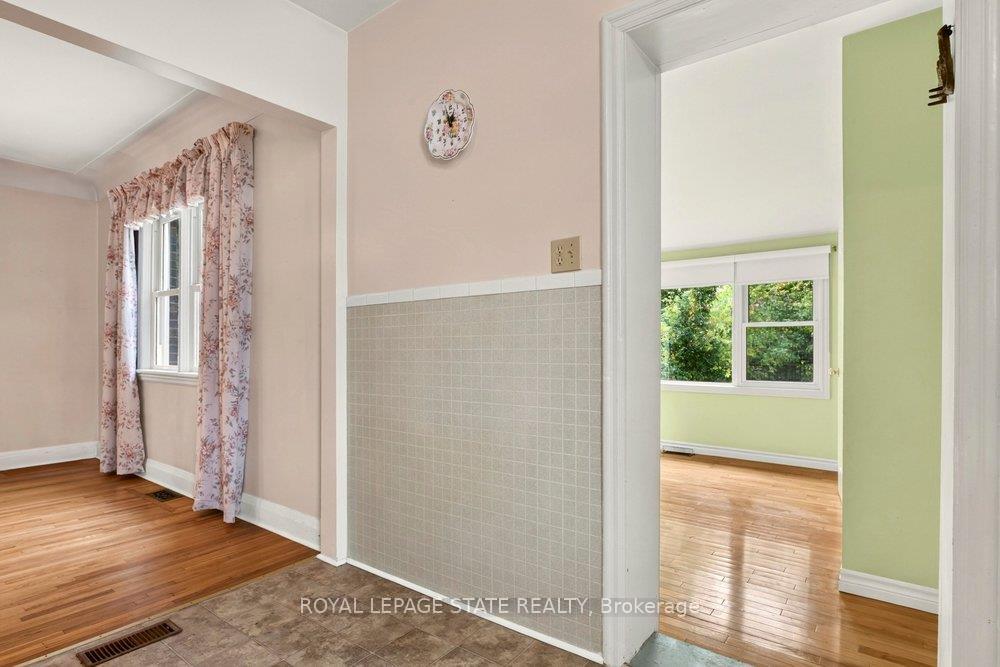 Photo 12 of 64 Tweedsmuir Avenue, Hamilton, Dundas — HOMEH