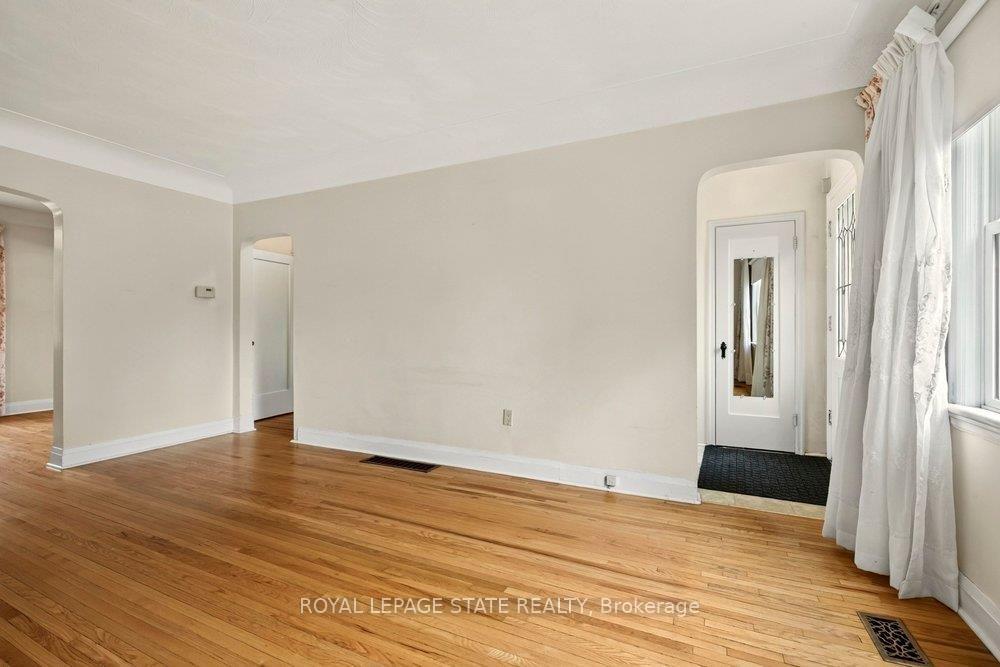 Photo 18 of 64 Tweedsmuir Avenue, Hamilton, Dundas — HOMEH