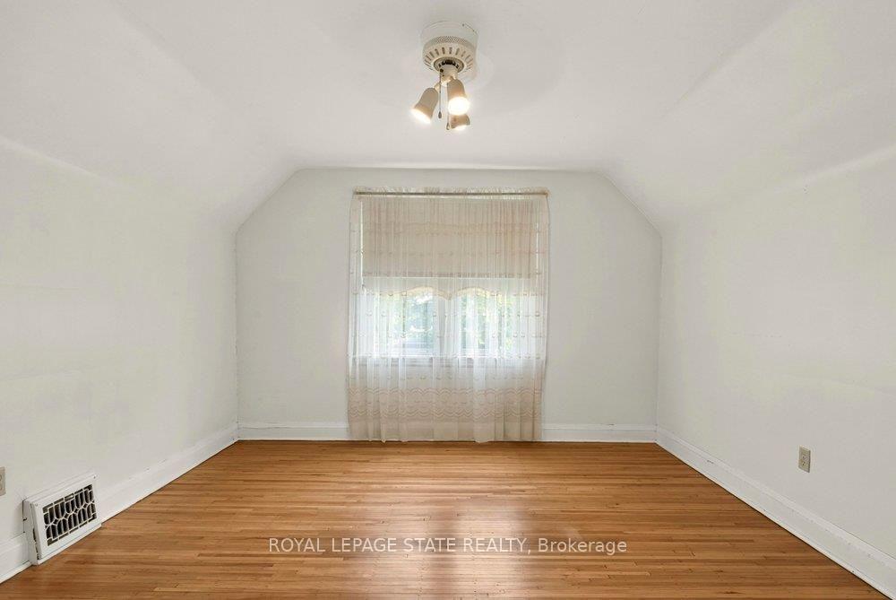 Photo 24 of 64 Tweedsmuir Avenue, Hamilton, Dundas — HOMEH