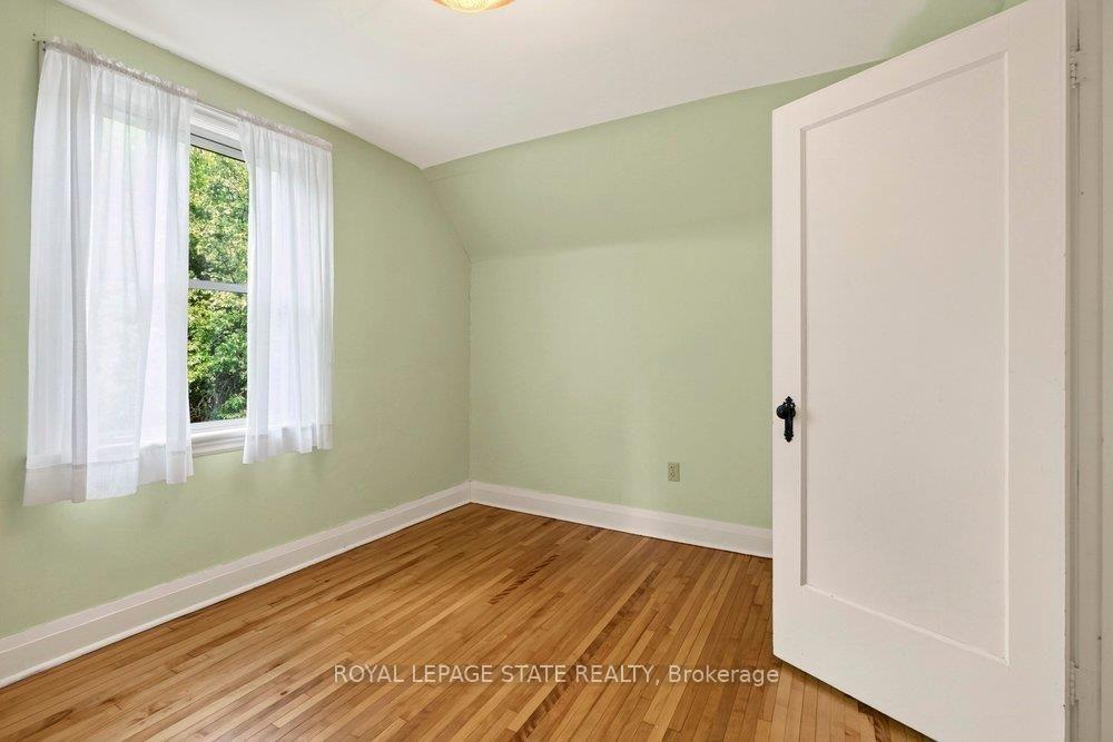 Photo 33 of 64 Tweedsmuir Avenue, Hamilton, Dundas — HOMEH