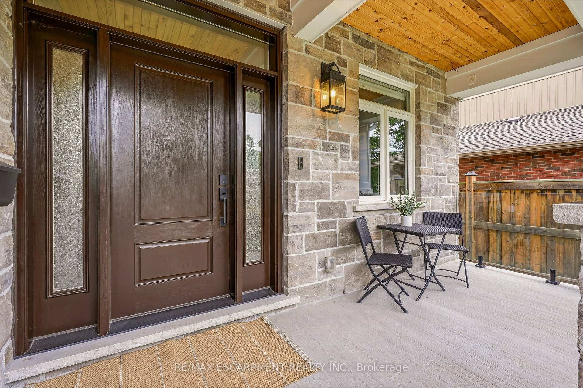 Photo 2 of 420 Oakwood Drive, Burlington, Roseland — HOMEH