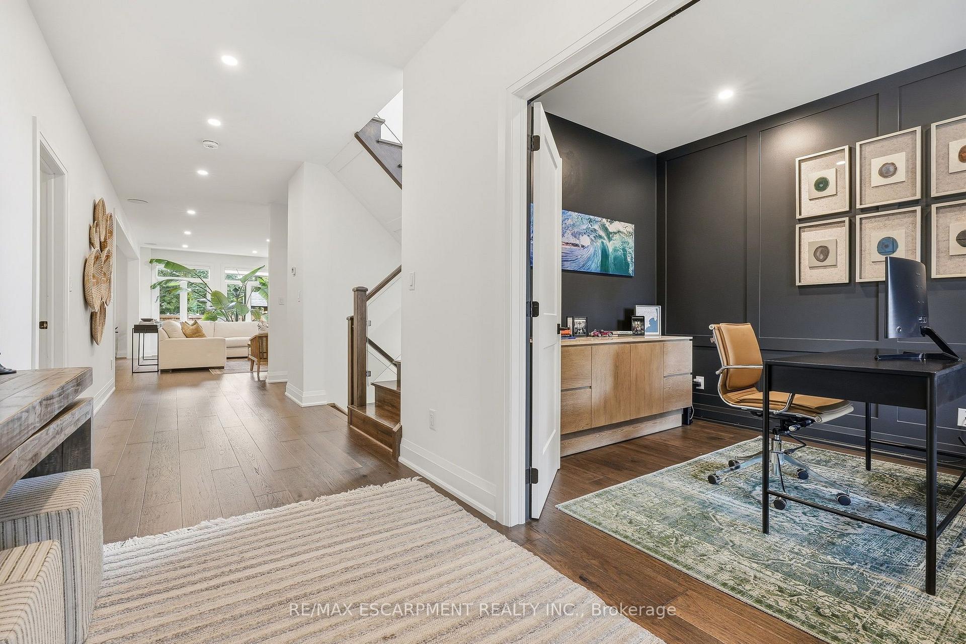Photo 5 of 420 Oakwood Drive, Burlington, Roseland — HOMEH